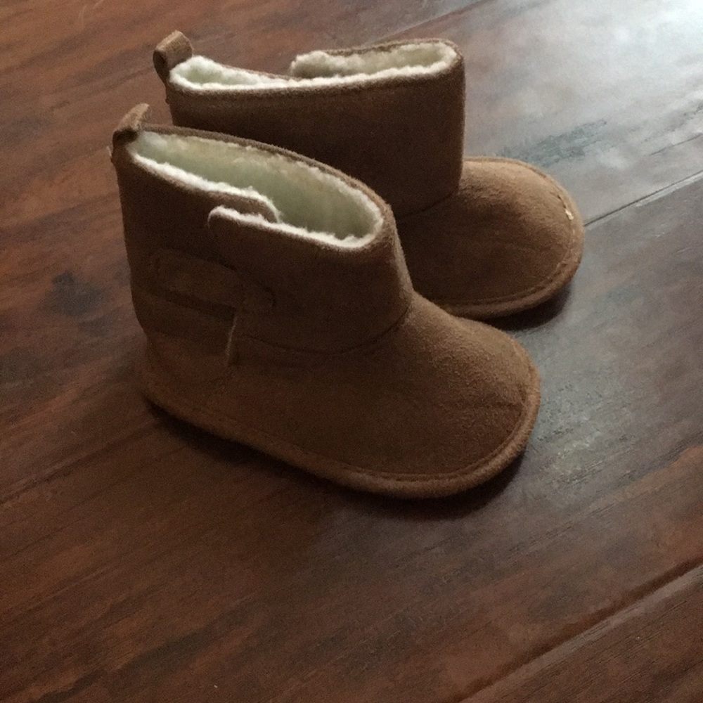 Like new Oshkosh booties